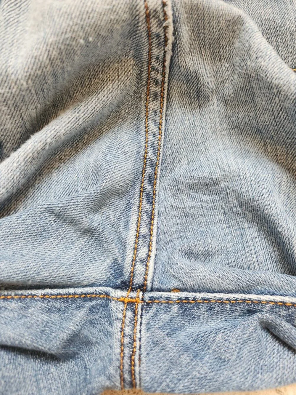 Levi's 501 Original Fit Button Fly Medium Wash Distressed Denim Jeans 33x30